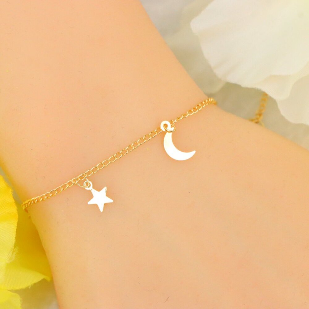"Minimalist Bracelet, Sleek & Modern Design, Women’s Fashion, YC110240-B